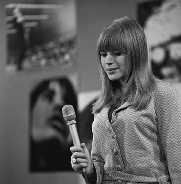 Marianne Faithfull chantant "This little bird", "Yesterday", "Summer nights" and "As Tears go by" à la TV Hollandaise le 11 Mars 1966